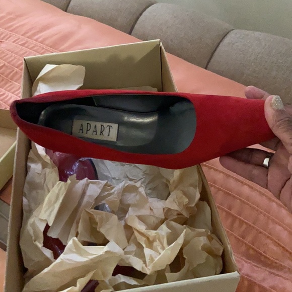 Shoes pumps.   Red. - Picture 2 of 10